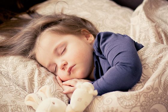 最科学正确的睡觉姿势,为什么要右侧卧睡觉
