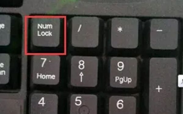 为什么键盘上的字母不按顺序排列,不按照ABCD排列是怎么回事